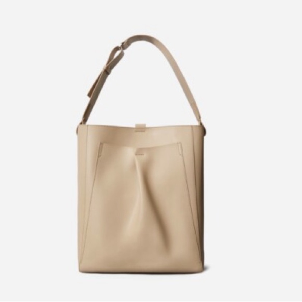 Everlane The Italian Leather Studio Bag in Light Taupe EUC